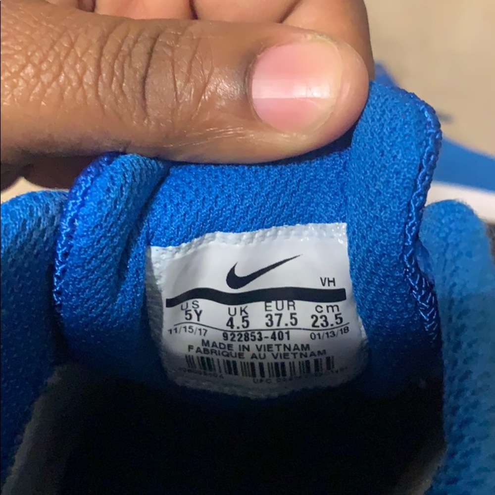 BLUE NIKE SHOES IN GREAT CONDITION!!! - Picture 5 of 6